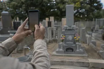 写真からスマホの中にお墓をつくる